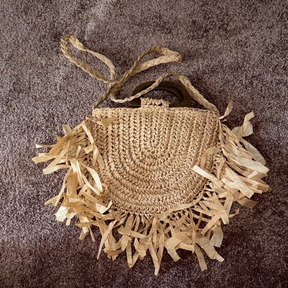 NEW Woven Straw Fringe Handbag with Wood Handle - Natural - Picture 2 of 3